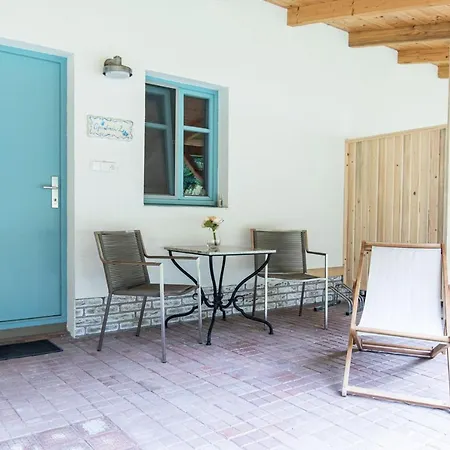 Uprostred Zelene Apartment *