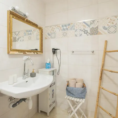 Uprostred Zelene Apartment *
