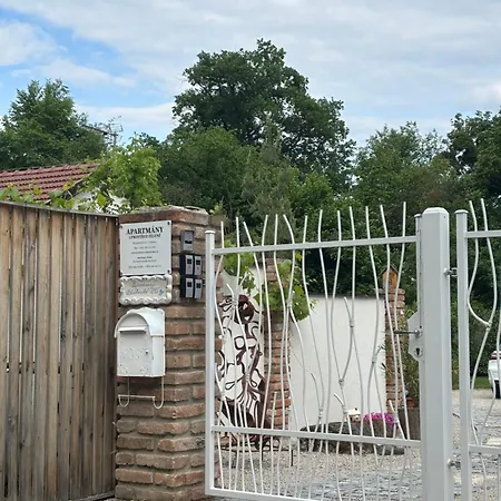 Apartmán Uprostred Zelene *
